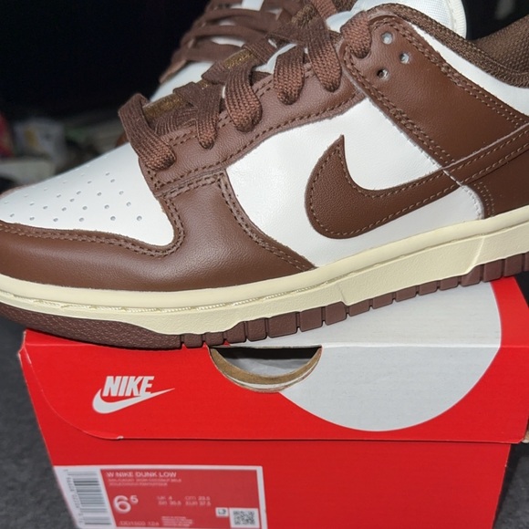 Nike Women’s Dunks - Picture 2 of 4